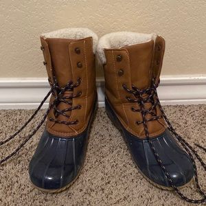 Sugar snow/duck style boots